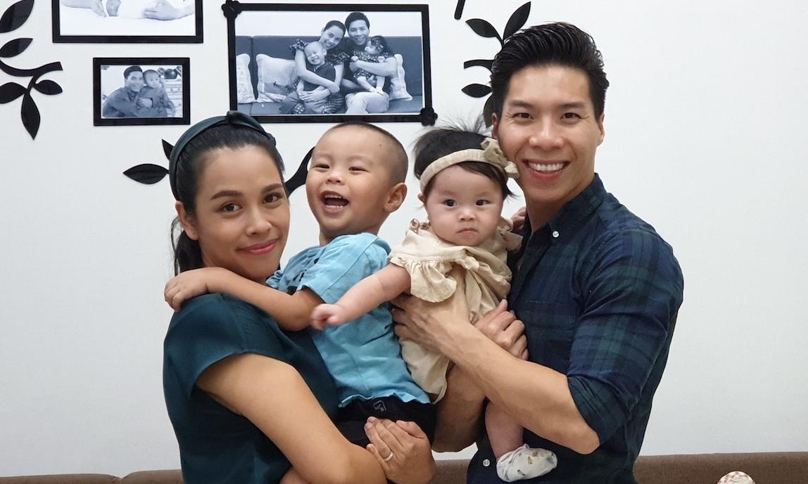 Quốc Nghiệp làm xiếc với con gái 6 tháng tuổi ảnh 2 Quoc Nghiep lam xiec voi con gai 6 thang tuoi anh 2