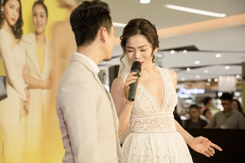 Nam Thu so bi khan gia phan ung vi lam MC anh 2