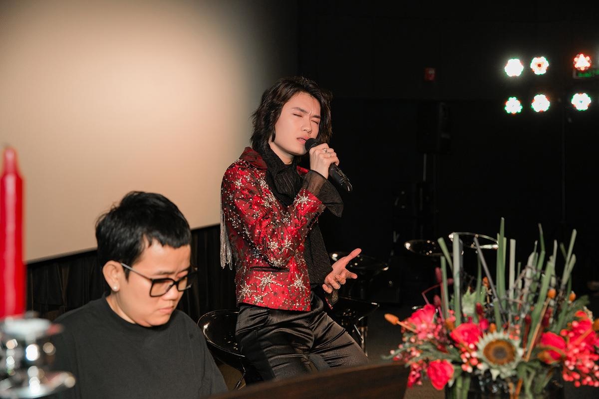 Quang Trung lan san ca hat anh 2