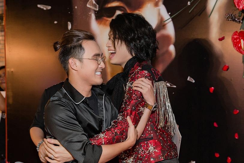 Quang Trung lan san ca hat anh 6