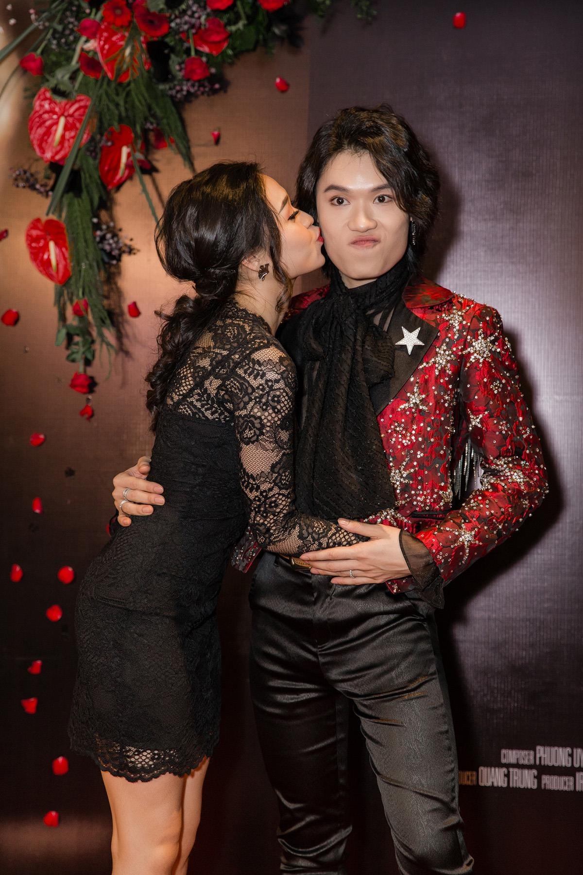 Quang Trung lan san ca hat anh 7