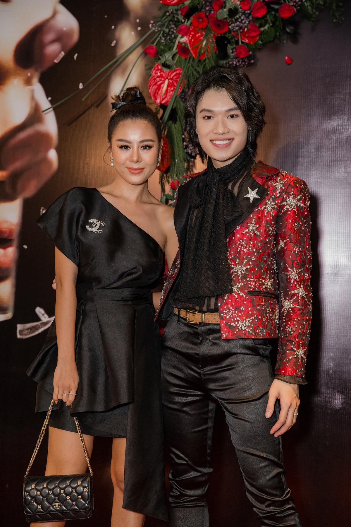 Quang Trung lan san ca hat anh 9