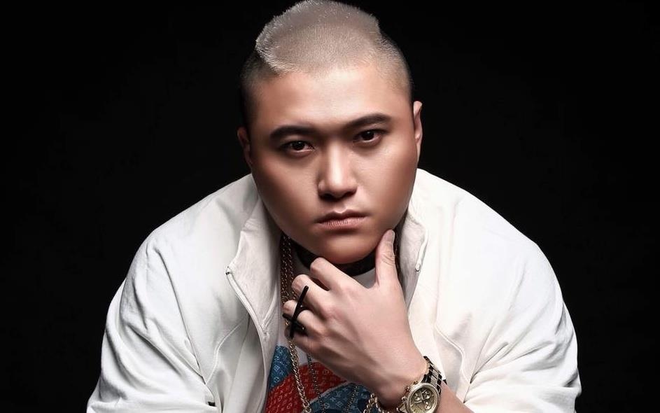 Ca si Vu Duy Khanh nhap vien, phai dung may tro tho vi loan nhip tim hinh anh