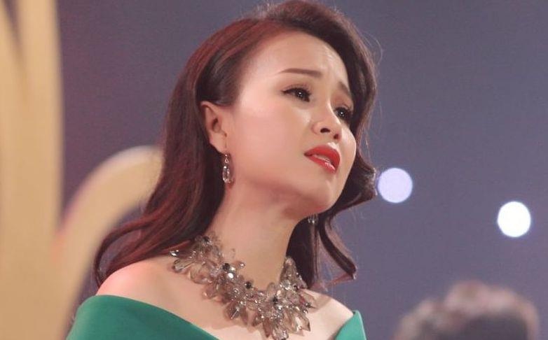 Cam Ly: 'Toi khoc nhieu, cam thay bat luc khi mat giong hat' hinh anh