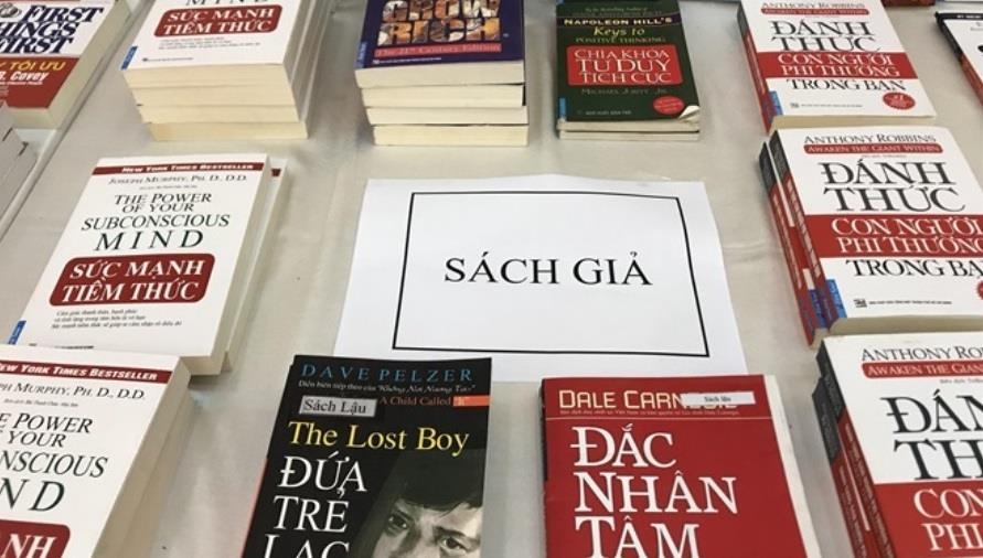'Nganh xuat ban Viet Nam gap kho khan vi sach gia ban tran lan' hinh anh