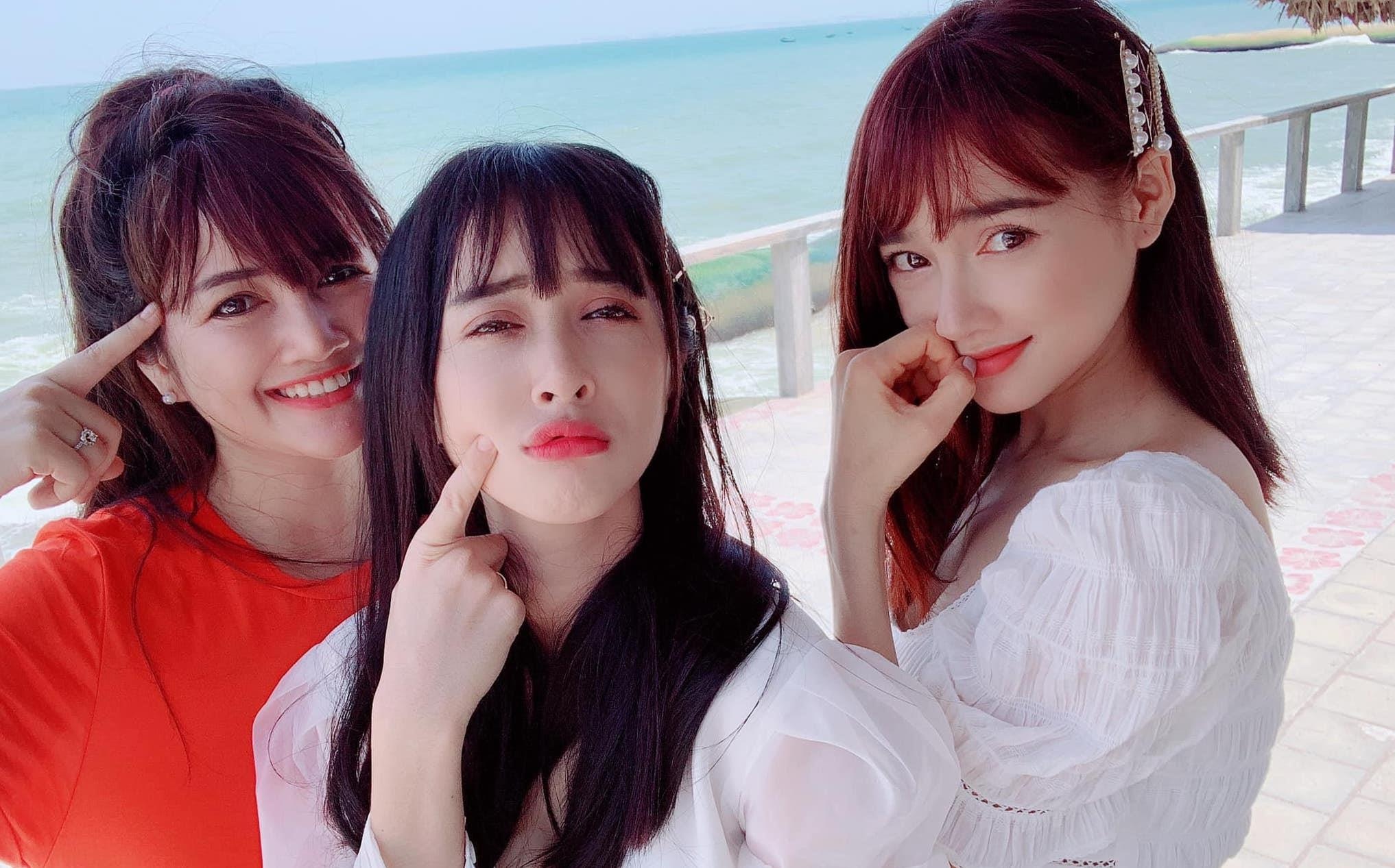 Nha Phuong va chi em gai di nghi duong cung gia dinh hinh anh