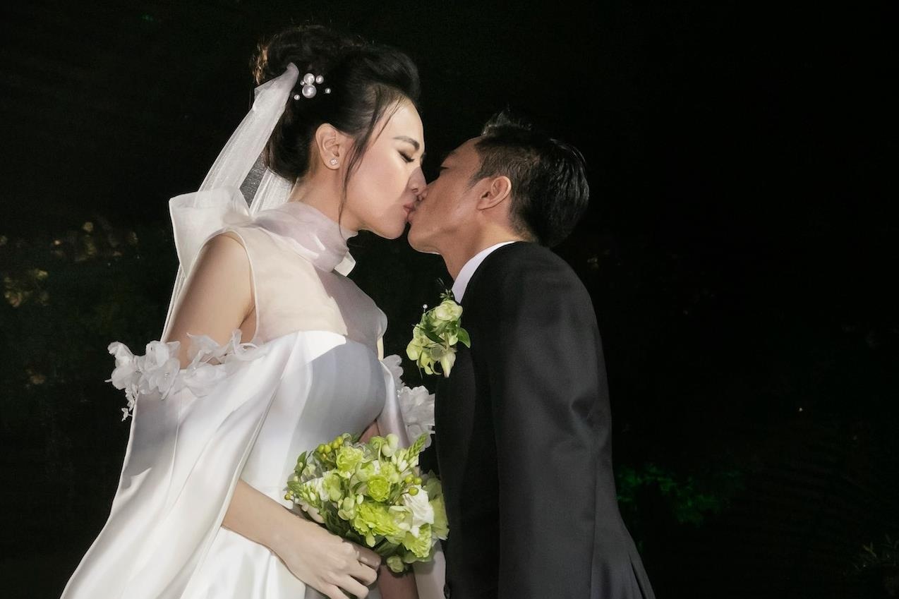 Cuong Do La bat khoc, cam on me va vo Dam Thu Trang trong le cuoi hinh anh