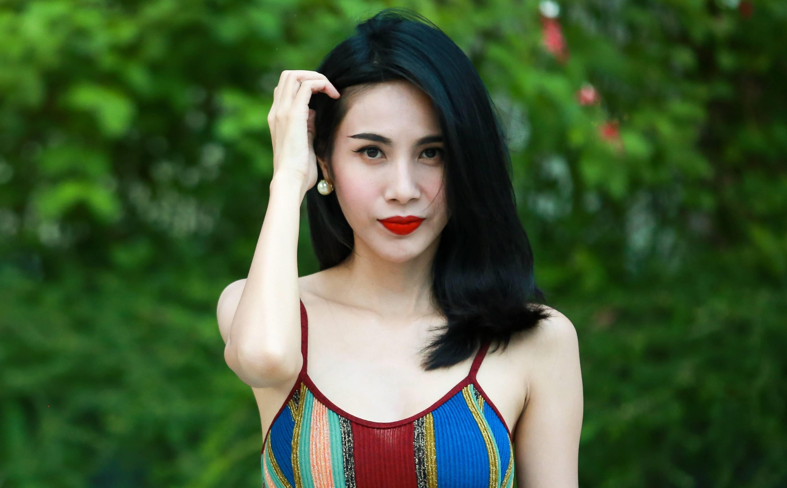 Thuy Tien: 'Toi khong di dien bar, mac ho bao vi hanh phuc gia dinh' hinh anh