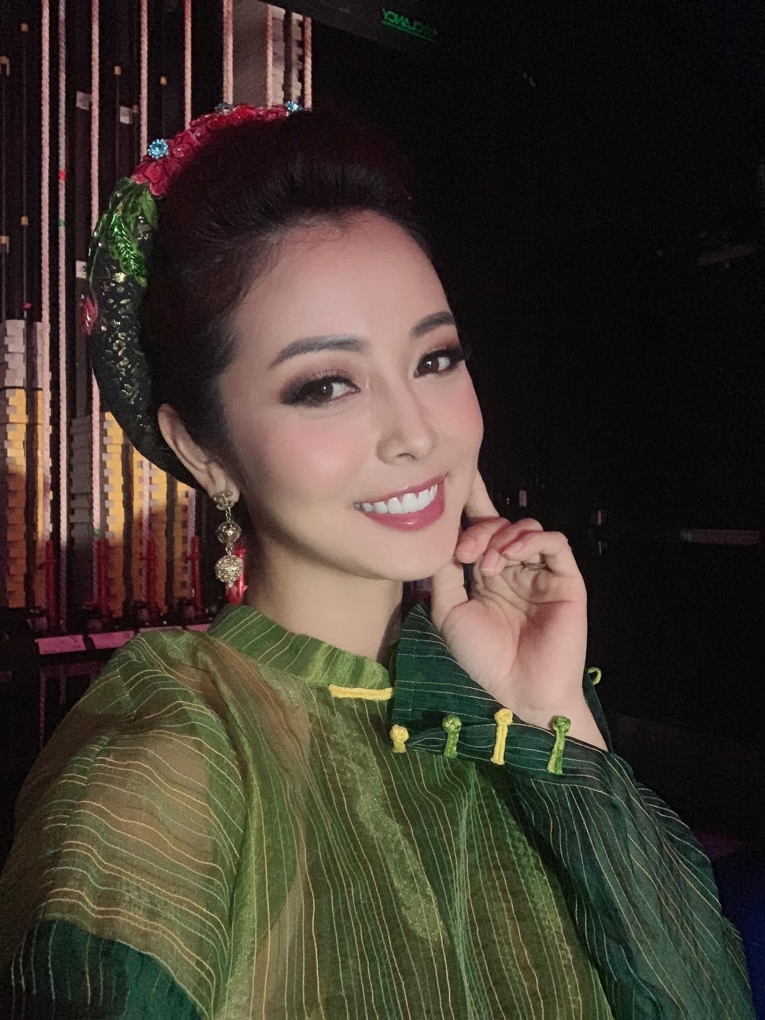 Jennifer Pham mang thai lan 4 anh 2