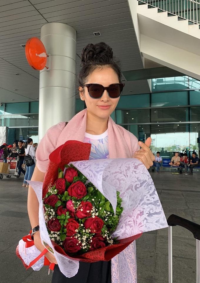 Ho Ngoc Ha bi doi lich bay vi bao anh 1