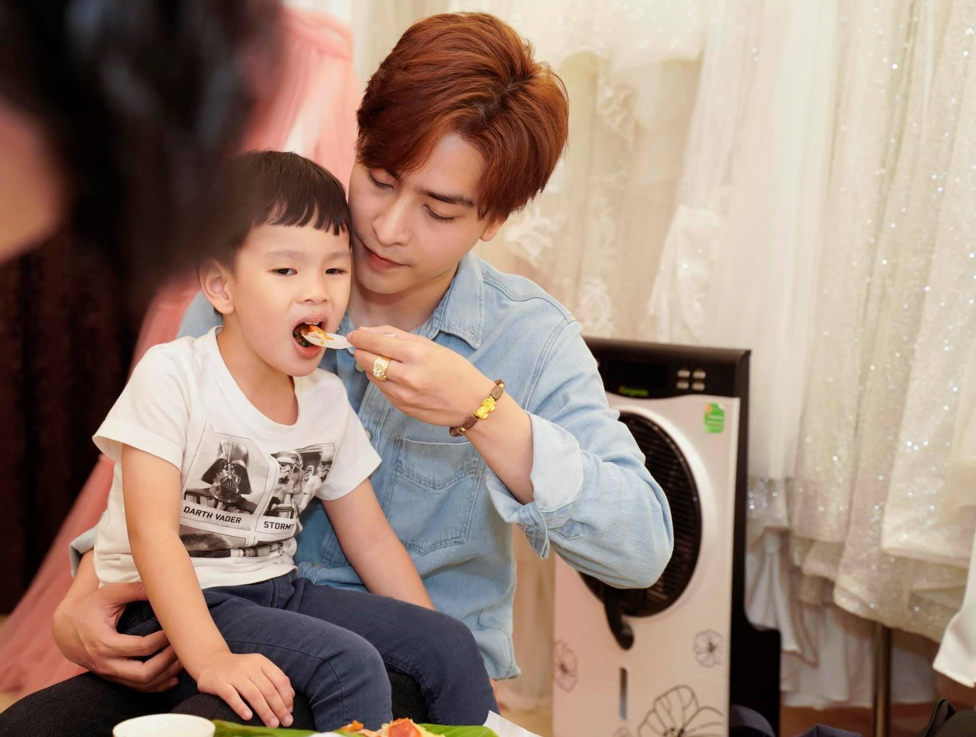 Chong Thu Thuy doi xu te voi con rieng anh 2