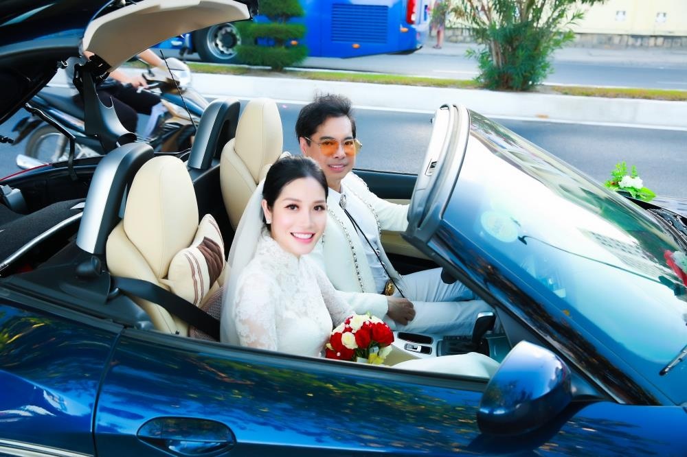 Thuc hu thong tin ca si Ngoc Son ket hon o tuoi 49 hinh anh