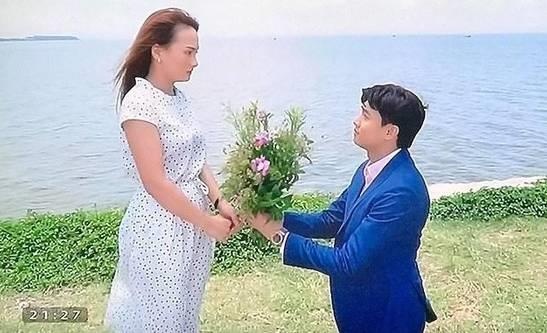 Quoc Truong noi gi ve canh cau hon sen sam ben cay gia hinh anh