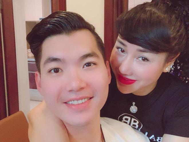 Vo chong Truong Nam Thanh hanh phuc don con sinh doi hinh anh