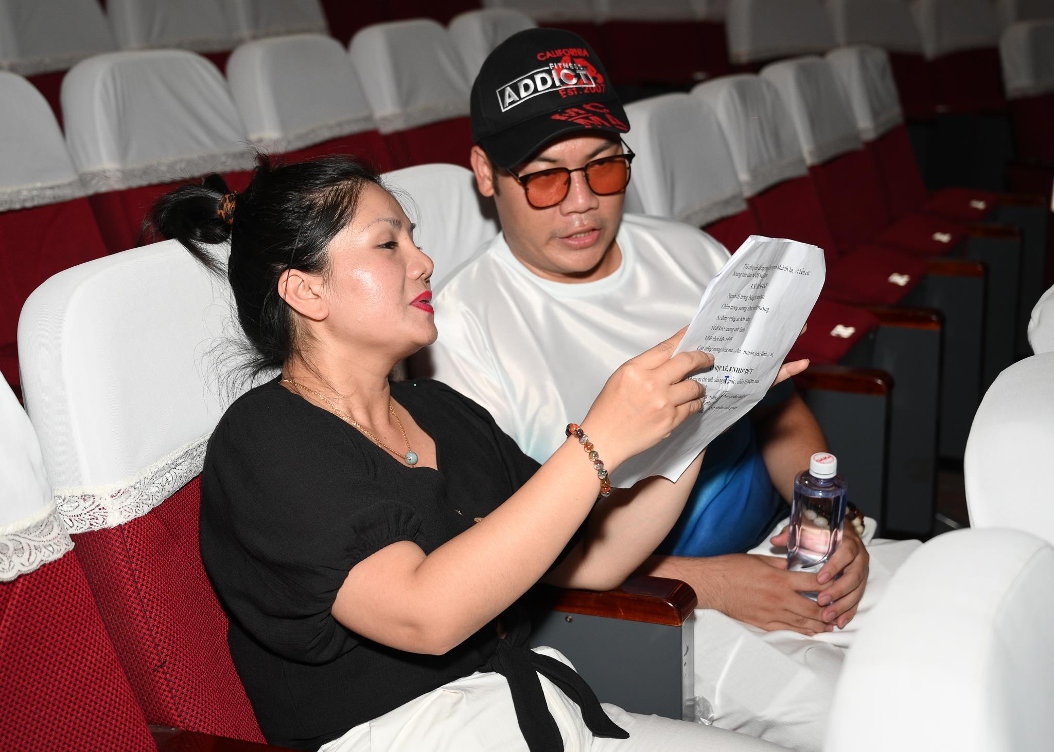 Hoai Lam xuat hien ben canh vo anh 9