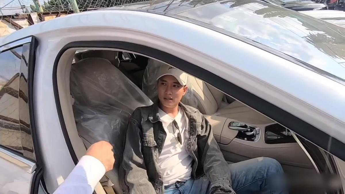 Quốc Trường mua xe hơi 5 tỷ đồng ảnh 1 Quoc Truong mua xe hoi 5 ty dong anh 1