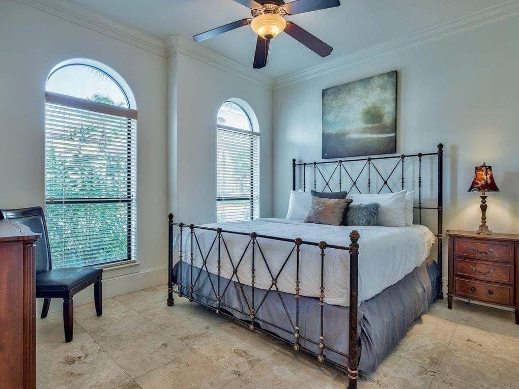 Hong Ngoc mua biet thu o My anh 11