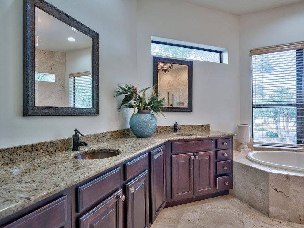 Hong Ngoc mua biet thu o My anh 10