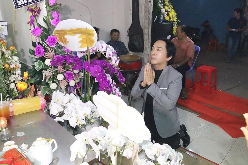 Hoai Linh vieng Thanh Giao anh 6