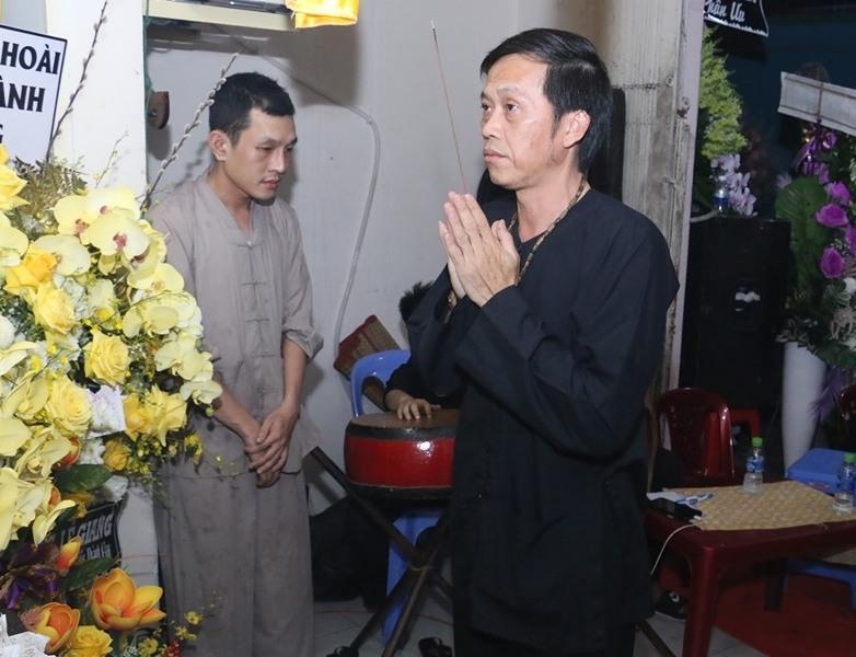 Hoai Linh vieng Thanh Giao anh 1