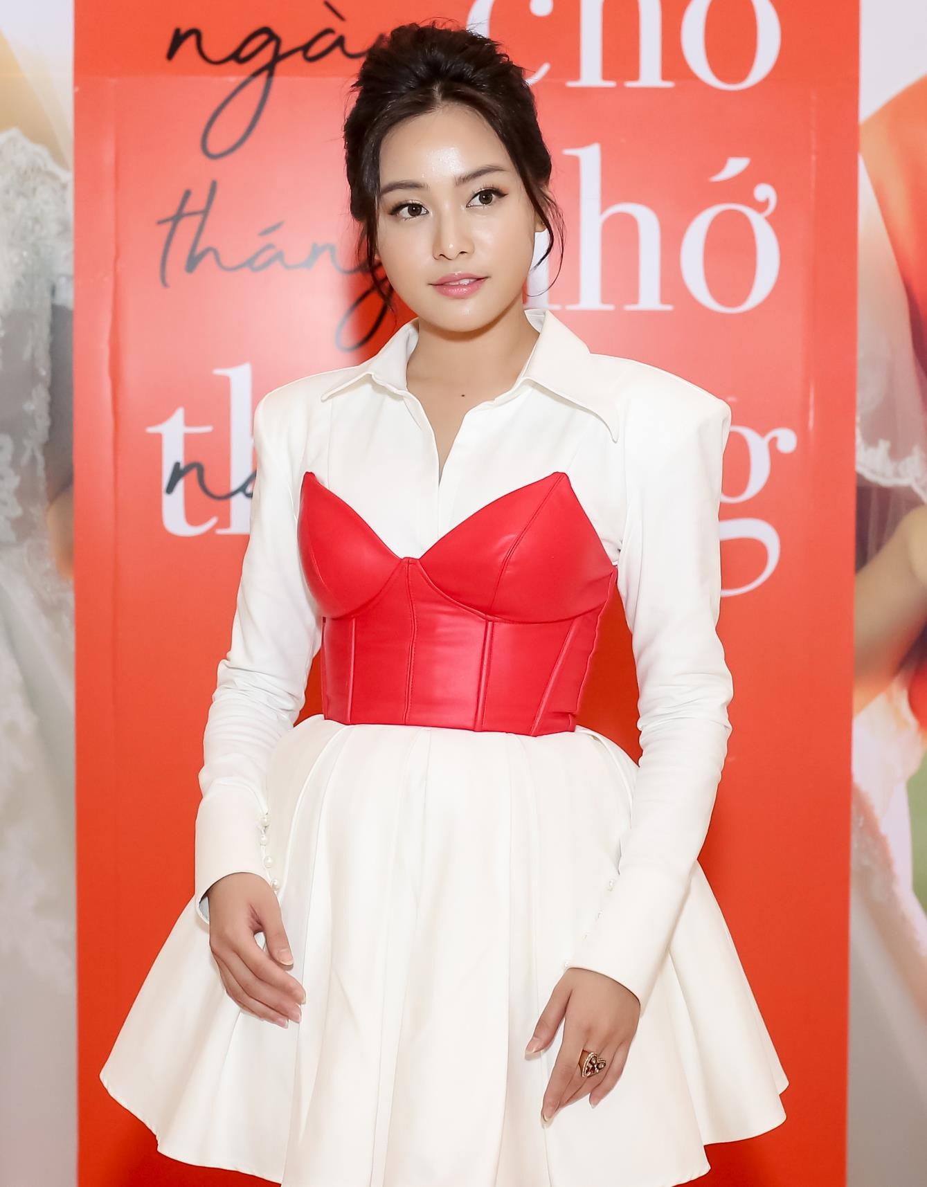 My nhan Thai Lan den chuc mung Osad anh 2