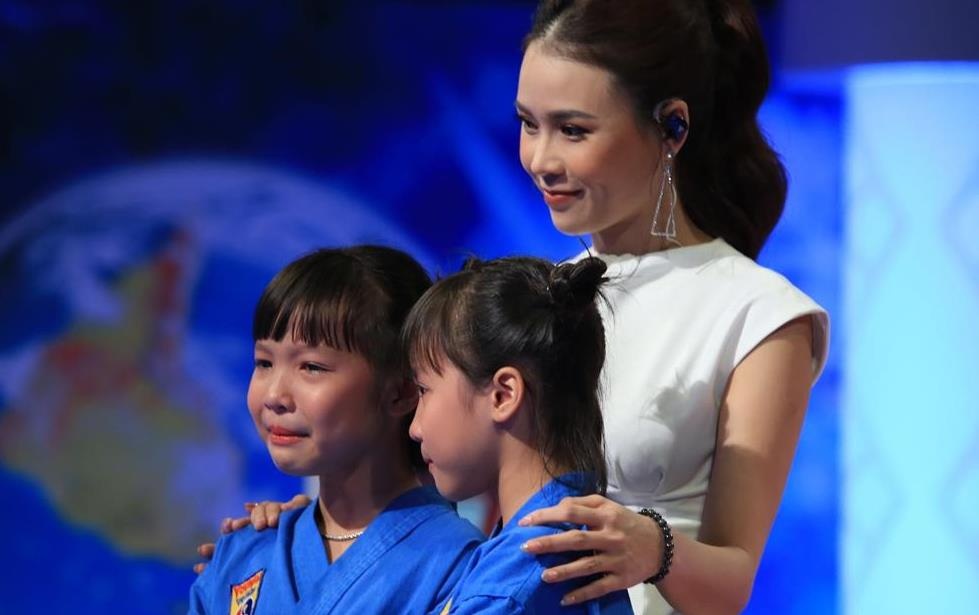 Cha me sep nhi noi gi khi cho con tham gia game show khoi nghiep? hinh anh