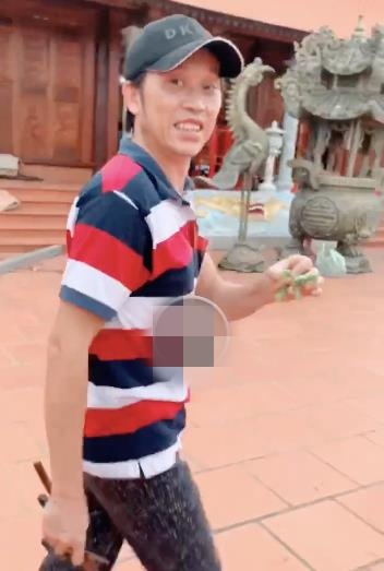 Hoài Linh chăm cây, bắt sâu ảnh 1 Hoai Linh cham cay, bat sau anh 1