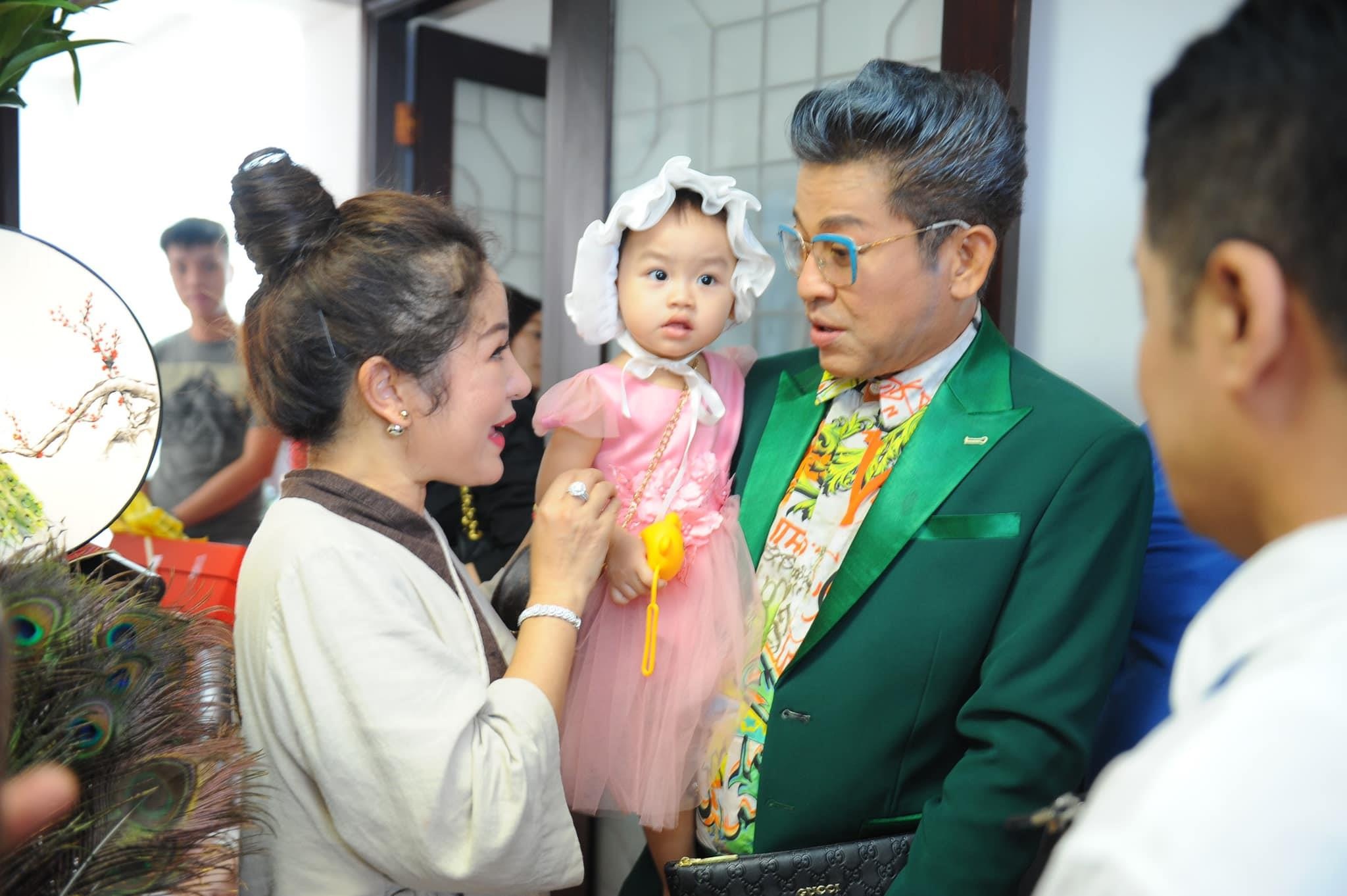 Thúy Nga làm lễ giỗ Tổ ảnh 2 Thuy Nga lam le gio To anh 2