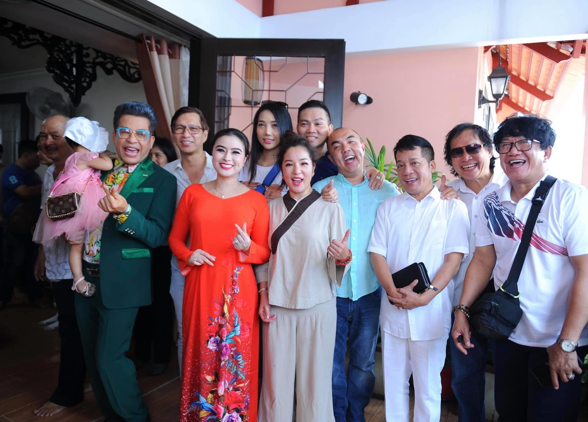 Thúy Nga làm lễ giỗ Tổ ảnh 4 Thuy Nga lam le gio To anh 4