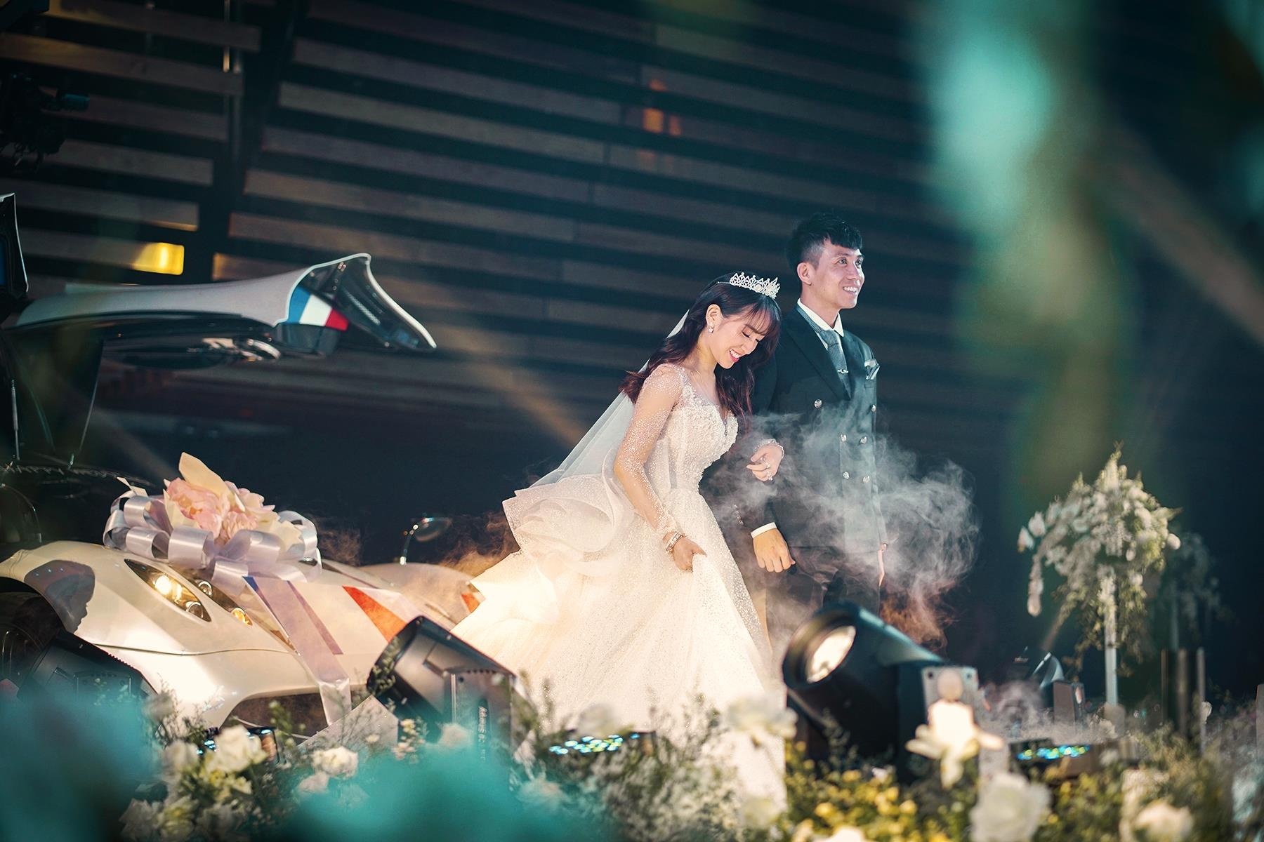 Tran Thanh du tiec cuoi con gai Minh Nhua anh 8