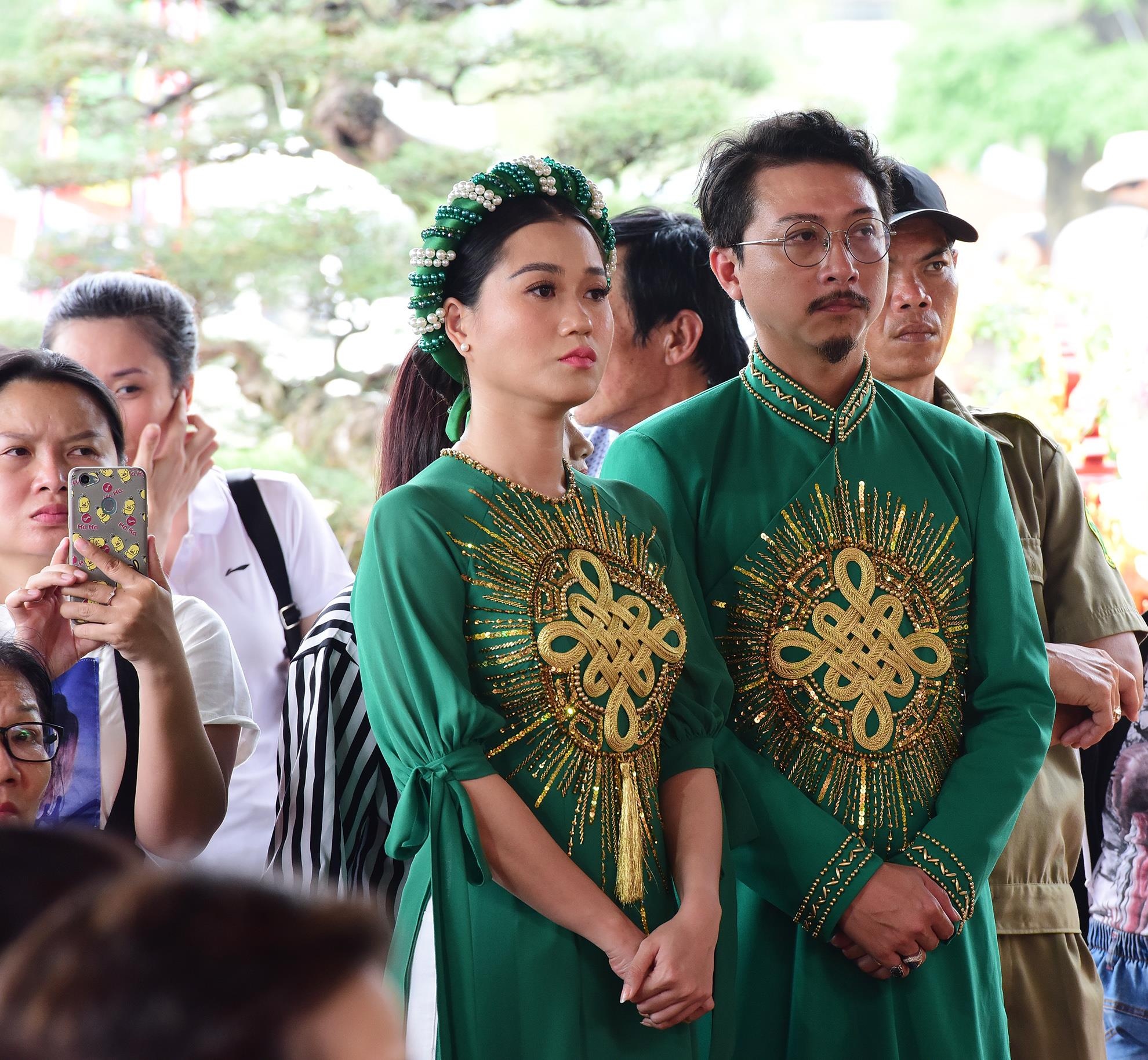 Hoai Linh lam le gio To anh 5