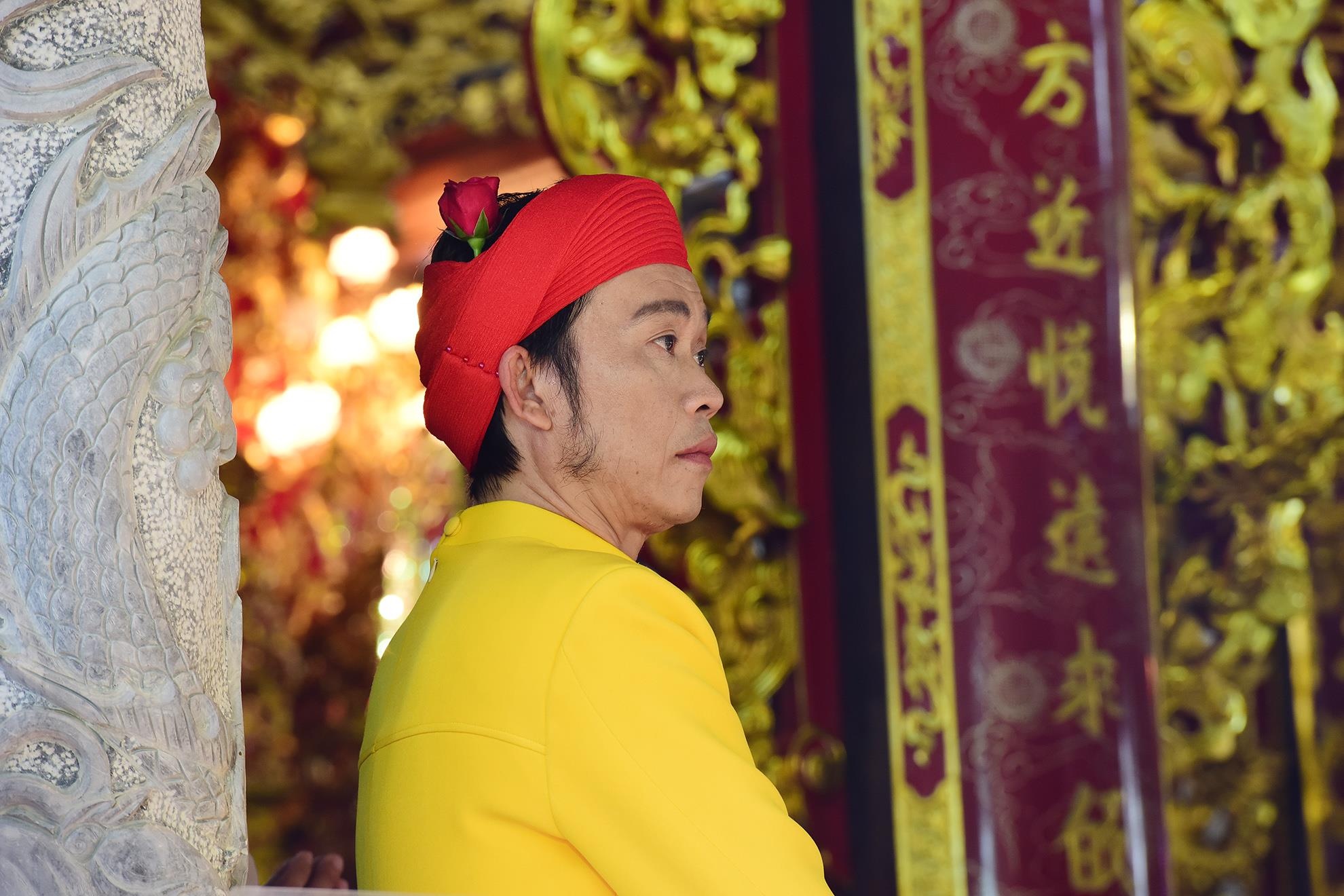 Hoai Linh lam le gio To anh 3