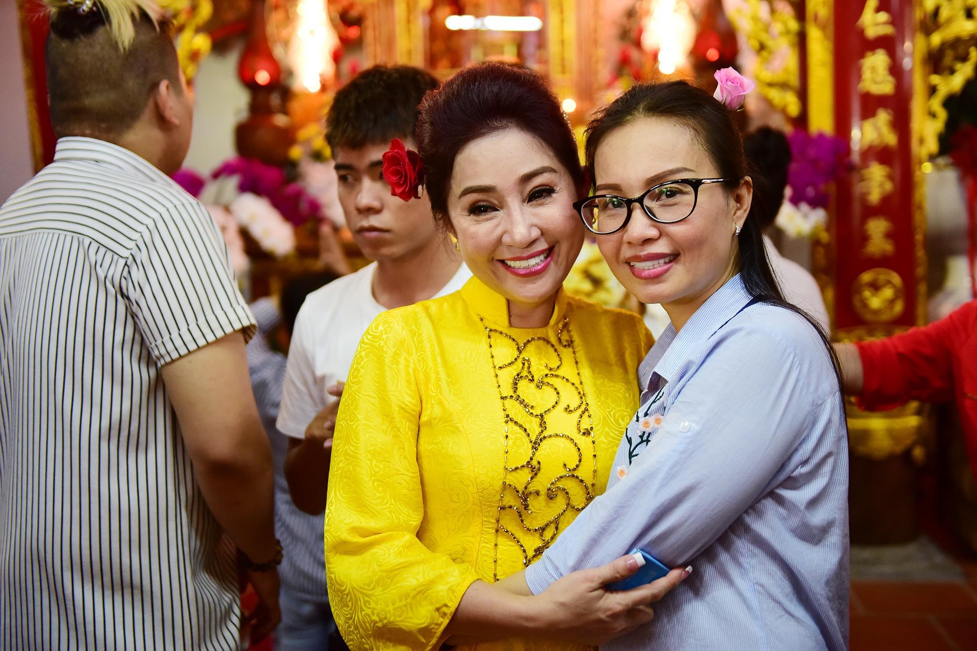 Hoai Linh lam le gio To anh 7