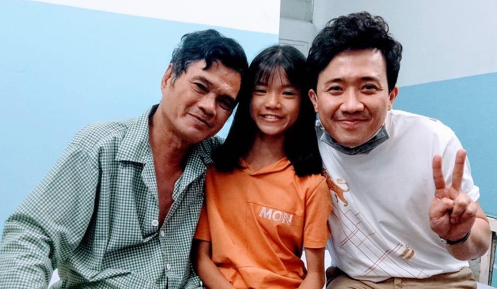 Tran Thanh vao vien tham dien vien Mai Tran hinh anh