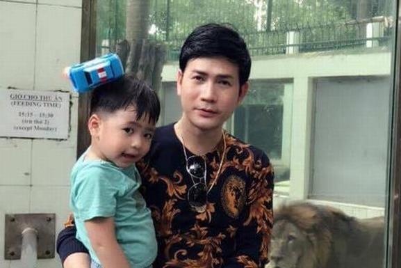 Con thu 5 cua ca si Quach Thanh Danh bi benh tim, phai mo o My hinh anh