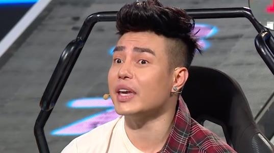 Le Duong Bao Lam doi doi MC khi Hari Won doc cau hoi o Nhanh nhu chop hinh anh