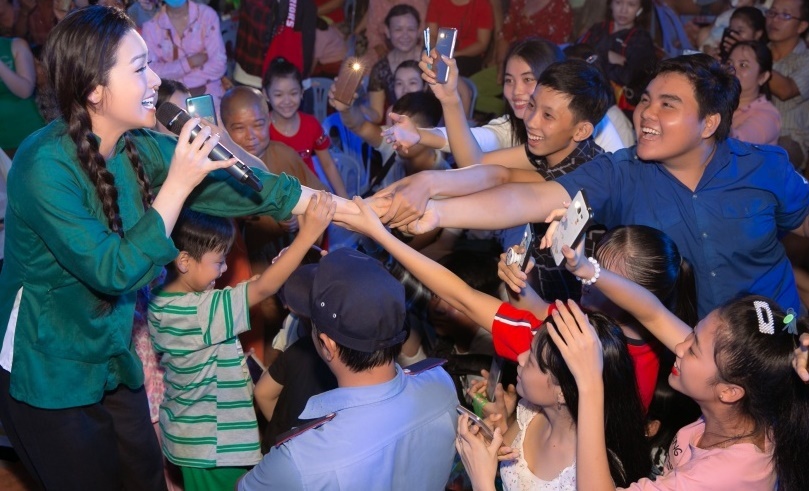 Nhat Kim Anh duoc khan gia vay kin anh 3