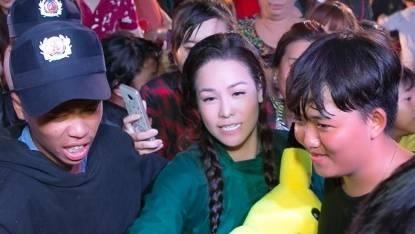 Nhat Kim Anh duoc khan gia vay kin khi hat o mien Tay hinh anh