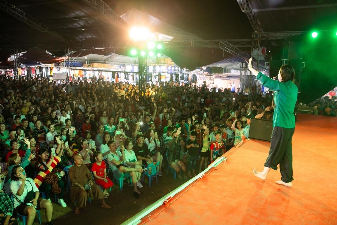 Nhat Kim Anh duoc khan gia vay kin anh 1