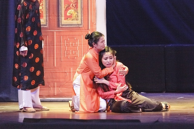 Le Loc,  Xuan Nghi truong thanh tu san khau anh 3