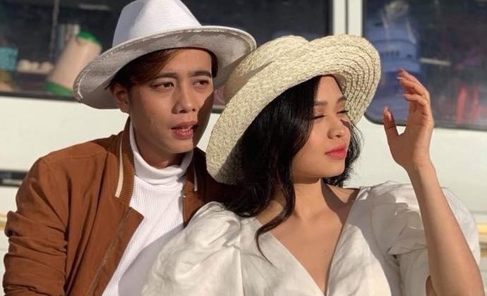 Le Loc va ban trai tin don truong thanh tu san khau Superbowl hinh anh