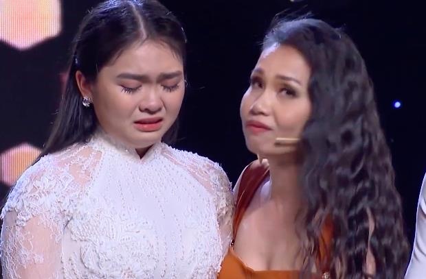 Thien Nhan khoc nuc no vi xot cho hoan canh ban than hinh anh