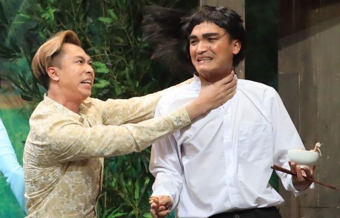 Ho Viet Trung bop co Mac Van Khoa vi ghen tuong o On gioi hinh anh