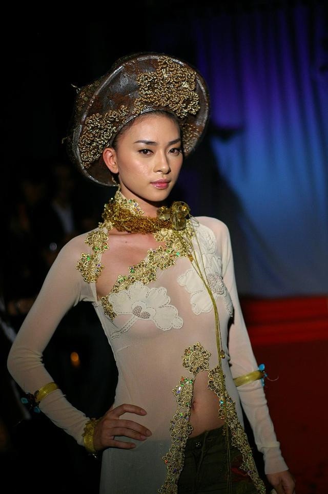 Ca si My mac ao dai khong quan anh 1
