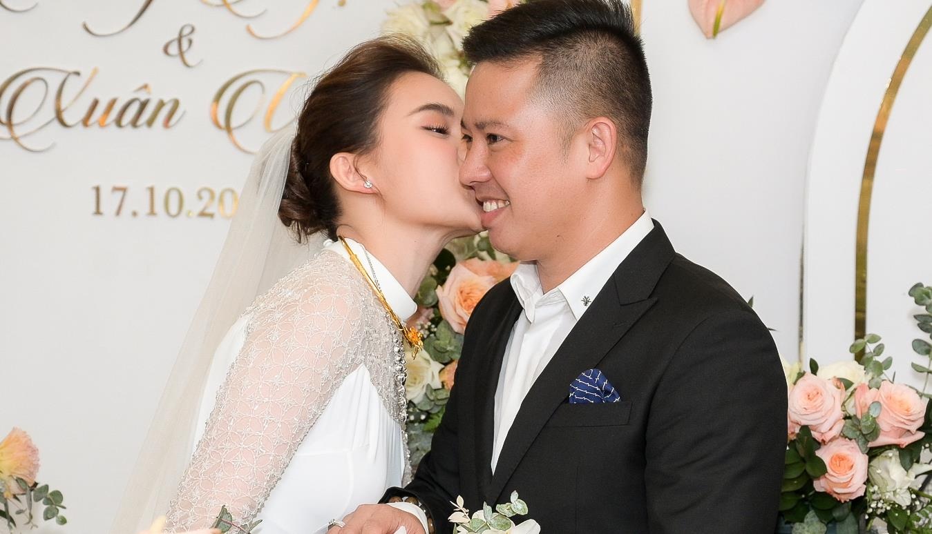 Giang Hong Ngoc hon chu re o le an hoi hinh anh