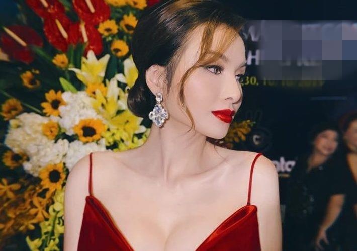 Hoa hau Diem Huong tra loi ve tin ly hon lan hai hinh anh