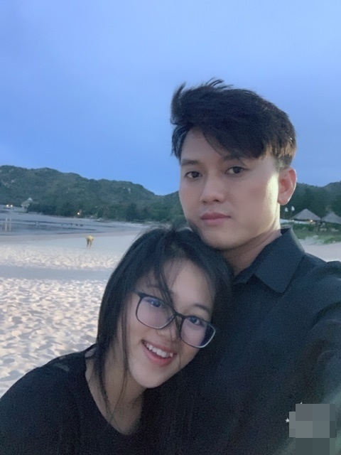 Quach Ngoc Tuyen sap co con voi ban gai anh 1