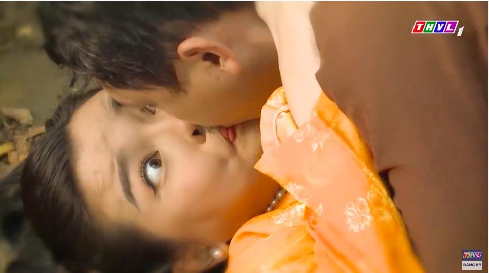 Diễn xuất một màu,  trợn mắt của Cao Thái Hà ảnh 2 Dien xuat mot mau,  tron mat cua Cao Thai Ha anh 2