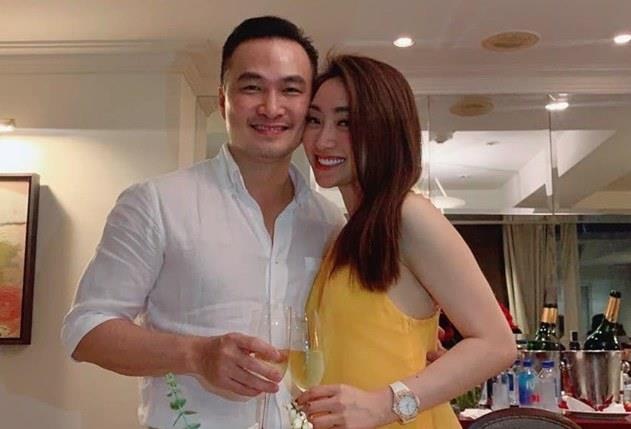 Chi Bao xac nhan yeu ban gai kem 16 tuoi sau khi ly hon lan 2 hinh anh