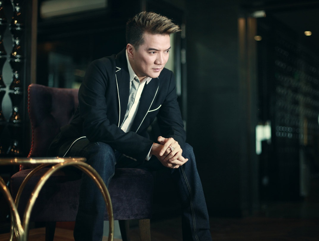 Dam Vinh Hung co the bi cong an trieu tap anh 1